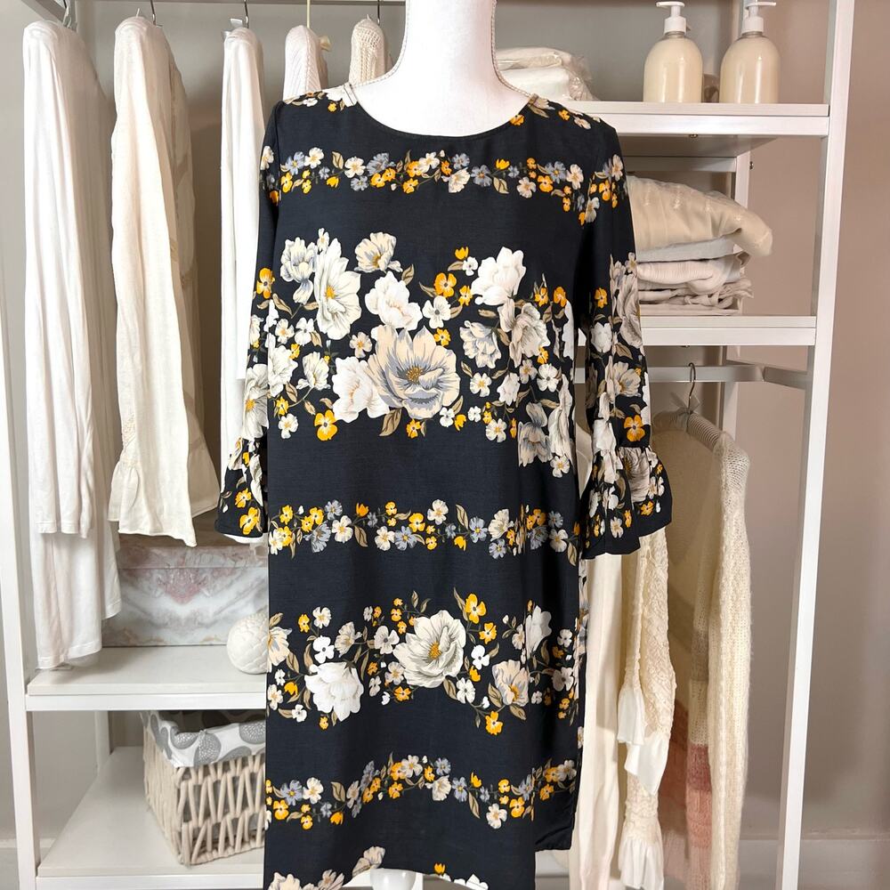Old Navy Blue/grey sheath dress. 3/4 sleeve with ruffle. Women's size Med. #0403